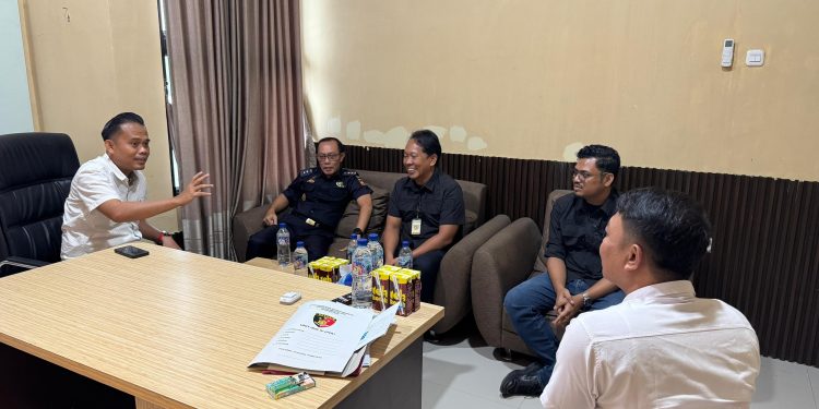 Kasat Reskrim Polres Soppeng dan Bea Cukai Parepare Lakukan Koordinasi Terkait Peredaran Rokok Ilegal