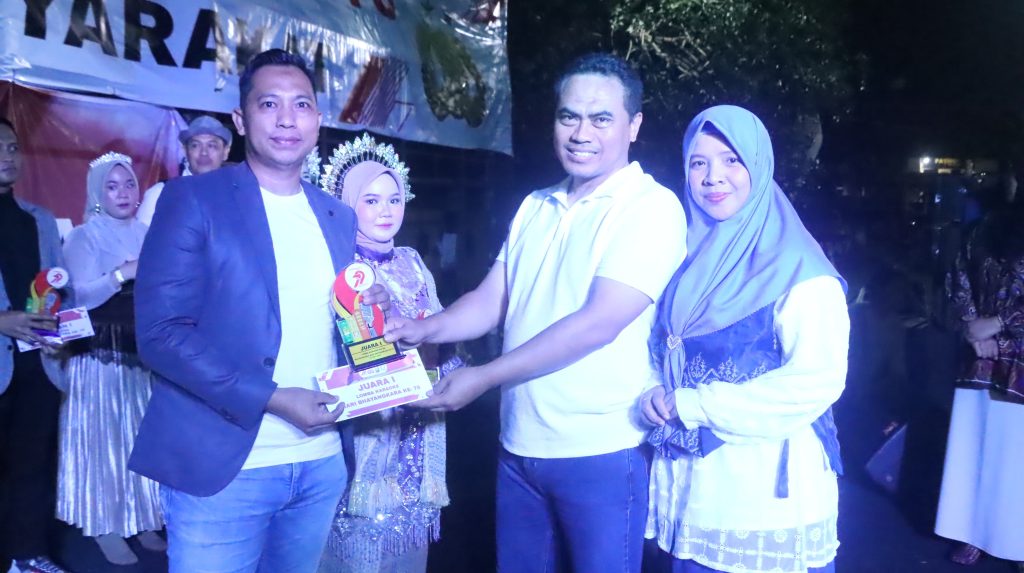 Semarak HUT Bhayangkara ke-79, Kapolres Wajo Serahkan Hadiah ke Pemenang Lomba Karaoke Antar Personel