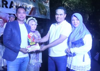 Semarak HUT Bhayangkara ke-79, Kapolres Wajo Serahkan Hadiah ke Pemenang Lomba Karaoke Antar Personel