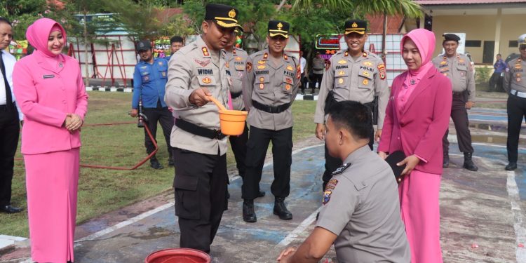 Kapolres Jeneponto Pimpin Upacara Kenaikan Pangkat 12 Personel 