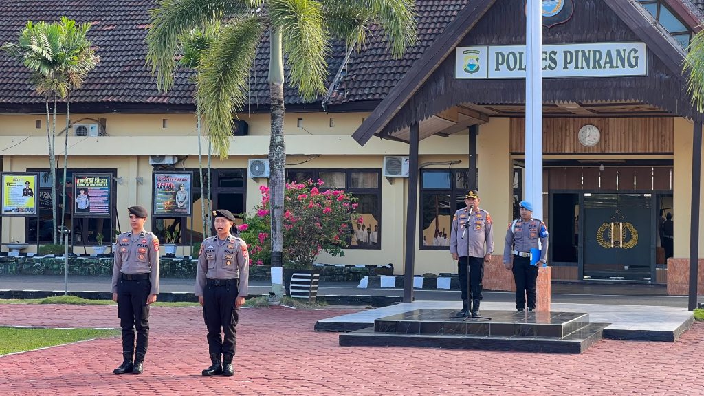 Pimpin Apel Pagi, Waka Polres Pinrang Tekankan Personel Hindari Pelanggaran