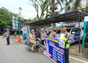 Polres Maros Sosialisasi Keselamatan Berkendara ke Pengemudi Dalam Rangka Operasi Patuh Pallawa