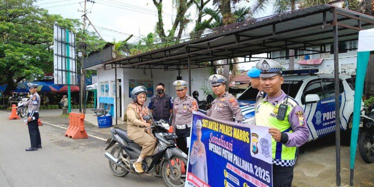Polres Maros Sosialisasi Keselamatan Berkendara ke Pengemudi Dalam Rangka Operasi Patuh Pallawa