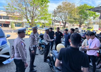Satlantas Polres Pangkep Sosialisasi dan Beri Himbauan ke Pegawai Toko Cahaya Ujung 