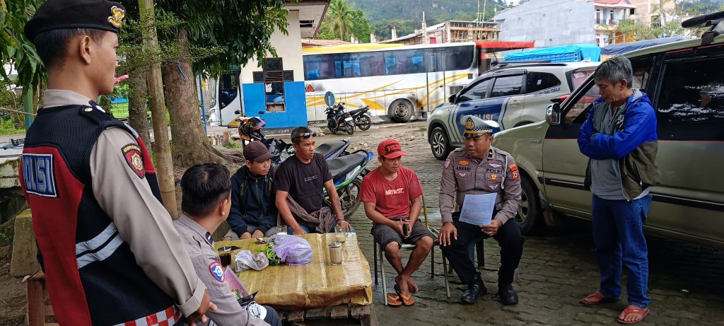 Untuk Mengurangi Angka Kecelakaan, Personel Polres Tana Toraja Sosialisasikan Operasi Patuh 
