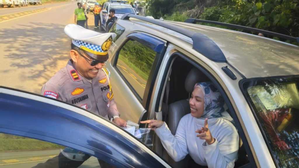 Kasat Lantas Polres Luwu Timur Intens Edukasi Tertib Berlalu Lintas ke Pengendara