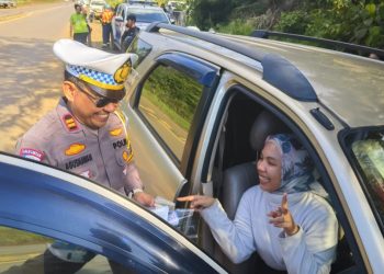 Kasat Lantas Polres Luwu Timur Intens Edukasi Tertib Berlalu Lintas ke Pengendara