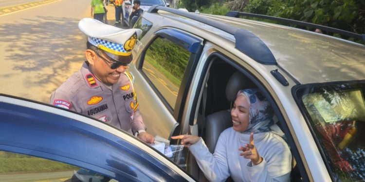Kasat Lantas Polres Luwu Timur Intens Edukasi Tertib Berlalu Lintas ke Pengendara
