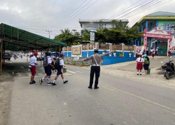Personel Sat Lantas Polres Tana Toraja Beri Pelayanan Kepada Masyarakat Melalui KRYD
