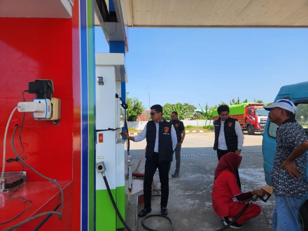 Pastikan Tidak Ada Penimbunan BBM, Unit Tipidter Sat Reskrim Polres Barru Sidak Sejumlah SPBU