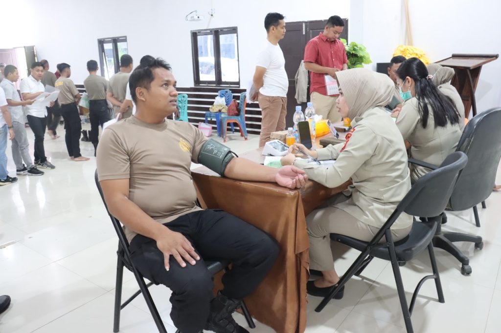 Gelar Pemeriksaan Kesehatan Berkala, Kapolres Tana Toraja : Untuk Pastikan Kondisi Fisik Personel