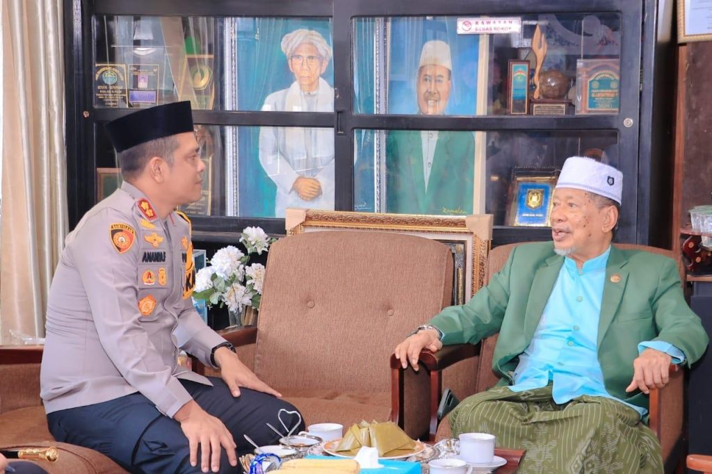 Kapolres Barru Melakukan Silaturahmi Dengan Pimpinan Pondok Pesantren DDI Mangkoso