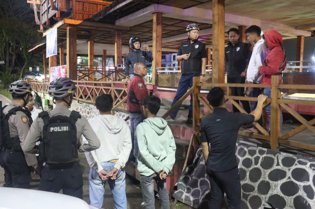 Pastikan Situasi Tetap Kondusif, Kapolres Tana Toraja Pimpin Patroli Malam KRYD