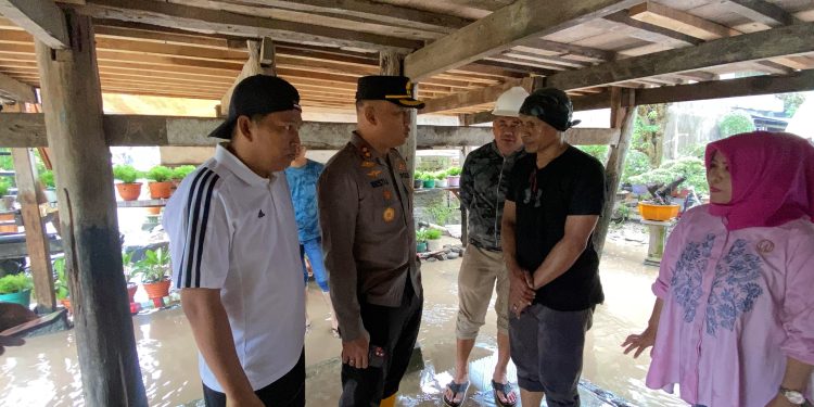 Kapolres Bulukumba Tinjau Langsung Lokasi Banjir di Lingkungan Batuppi