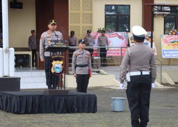 Kapolres Toraja Utara Pimpin Upacara Laporan Kenaikan Pangkat 15 Personel
