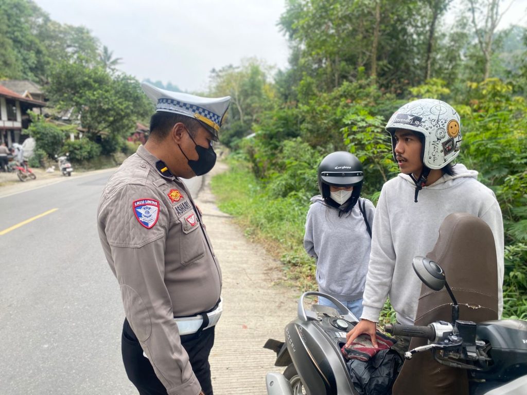 Tekan Angka Pelanggaran dan Kecelakaan Selama Ops Patuh, Satlantas Polres Tana Toraja Edukasi Masyarakat