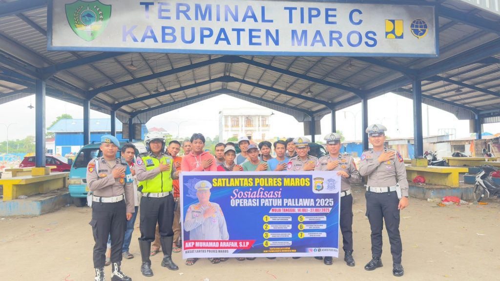 Personel Sat Lantas Polres Maros Sosialisasi Pelanggaran Prioritas Operasi Patuh Pallawa 2025