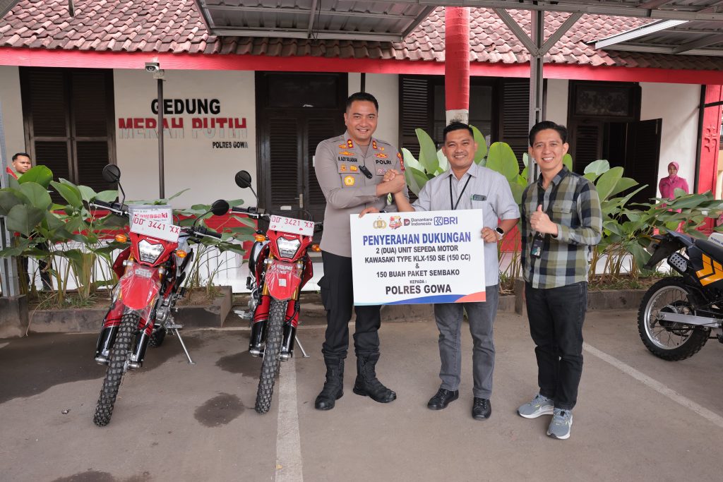 Kapolres Gowa Terima Bantuan 2 Motor dan 150 Paket Sembako dari BRI Sungguminasa