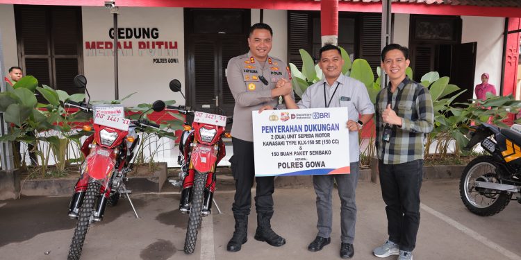 Kapolres Gowa Terima Bantuan 2 Motor dan 150 Paket Sembako dari BRI Sungguminasa