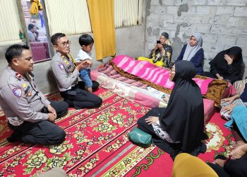 Turut Berduka Cita, Kasat Lantas Polres Jeneponto Melayat ke Kediaman Korban Kecelakaan