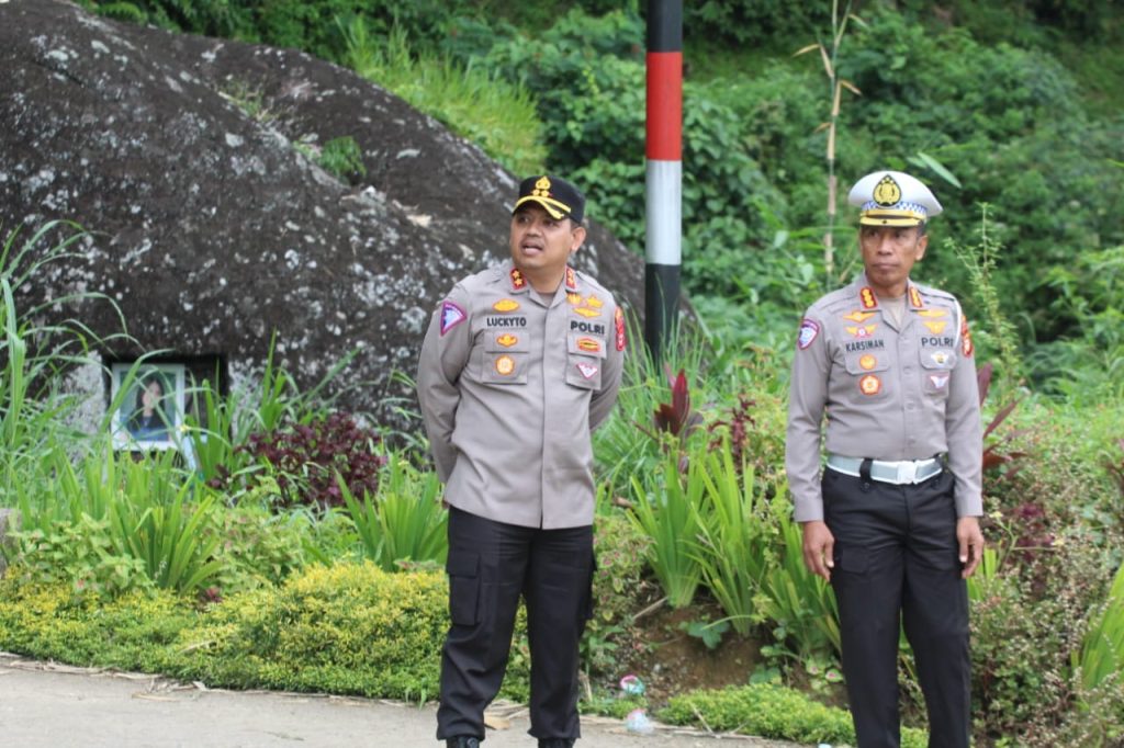 Dirlantas Polda Sulsel Bersama Tim TAA Olah TKP Kecelakaan Truk Yang Akibatkan 7 Meninggal