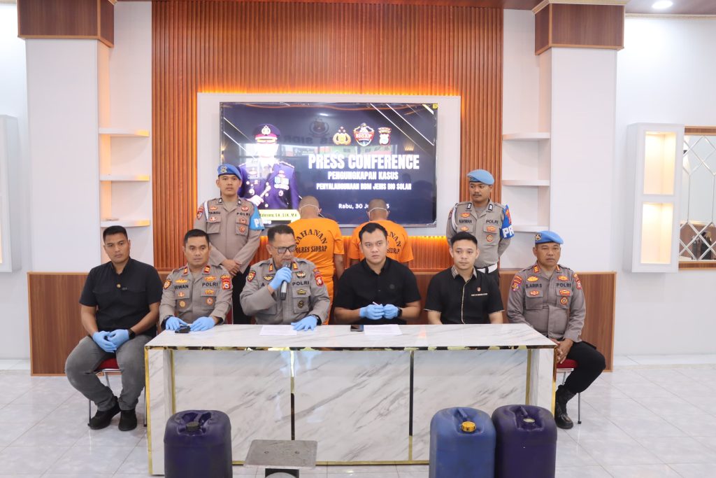 Kasat Reskrim Polres Sidrap Rilis Kasus Penyalahgunaan BBM Subsidi, 775 Liter Bio Solar Disita