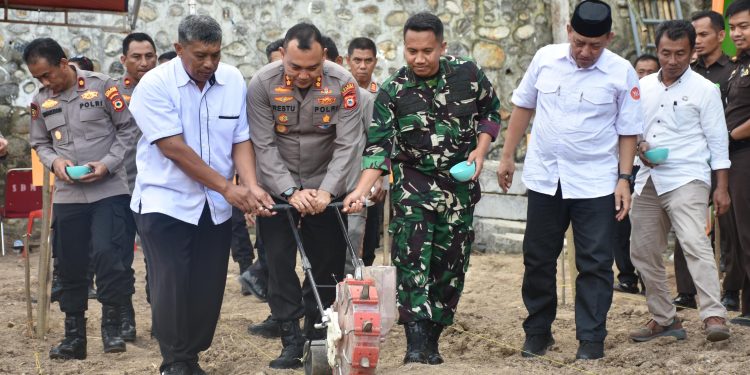 Kapolres Bulukumba bersama Forkopimda Gelar Penanaman Jagung Serentak Kuartal III