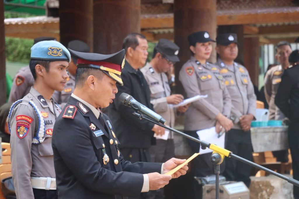 Wakapolres Toraja Utara Pimpin Upacara Persemayaman Jenazah Personel Secara Dinas 