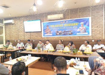 Melalui Polantas Menyapa, Dirlantas Polda Sulsel Beri Edukasi ke Supir Angkutan dan Penumpang