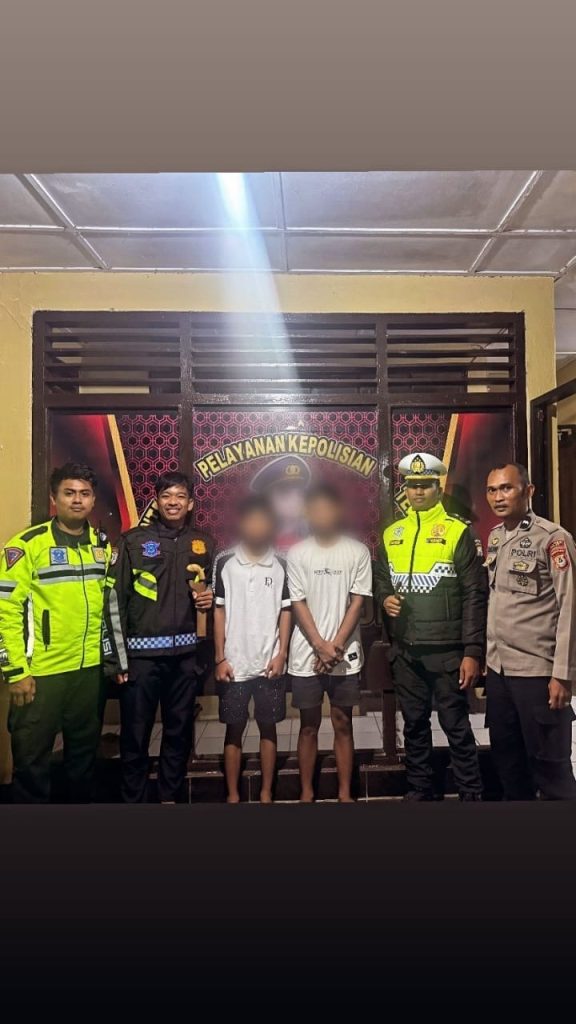 Satlantas Polres Wajo Gelar Ops Patuh Pallawa, 2 Pemuda Diamankan Usai Kedapatan Bawa Badik