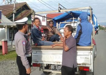 Program Polantas Menyapa, Personel Sat Lantas Polres Luwu Utara Edukasi Tertib Berlalulintas ke Pengendara