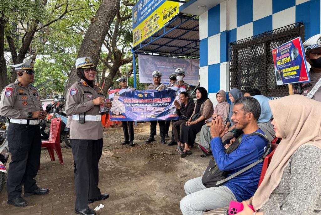 Hari Kedua Ops Patuh Pallawa 2025, Kasat Lantas Polrestabes Makassar Turun Langsung Himbau dan Edukasi Pengendara