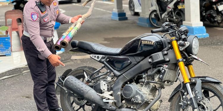 Personel Sat Lantas Polres Parepare Amankan Sepeda Motor Berknalpot Brong