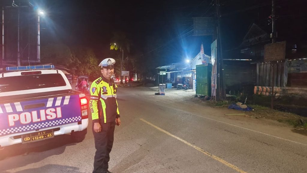 Ciptakan Kamseltibcar Lantas, Satlantas Polres Wajo Gelar Blue Light Patrol di Kota Sengkang