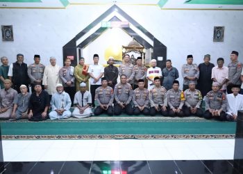 Kapolrestabes Makassar Safari Subuh dan Ajak Warga Ampera Raya Bantu Polisi Jaga Kamtibmas