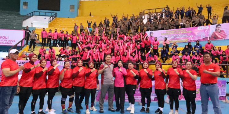 Kapolrestabes Makassar Hadiri Turnamen Bola Voli Bhayangkari Cup Dalam Rangka HKGB ke-73