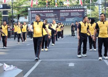 Kapolrestabes Makassar dan Personel Melakukan Olahraga Senam Bersama
