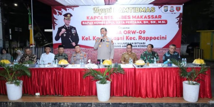Melalui Program Ngopi Kamtibmas, Kapolrestabes Makassar Dengarkan Keluhan dan Masukan Masyarakat Kassi-Kassi