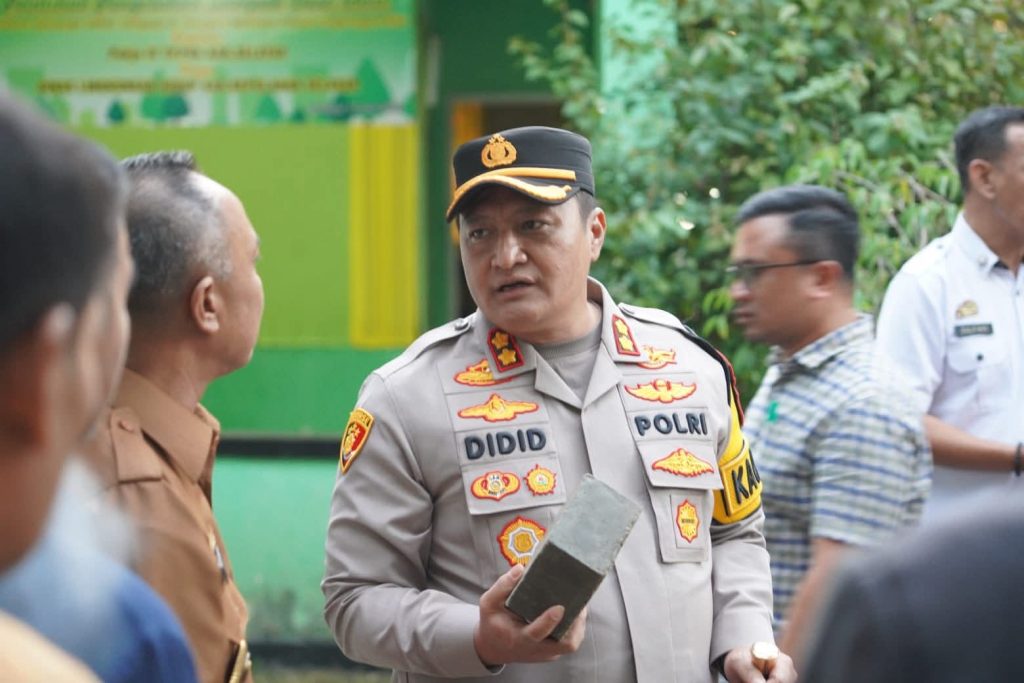 Kapolres Selayar Apresiasi Inovasi Pemanfaatan Limbah Plastik Jadi Paving Blok