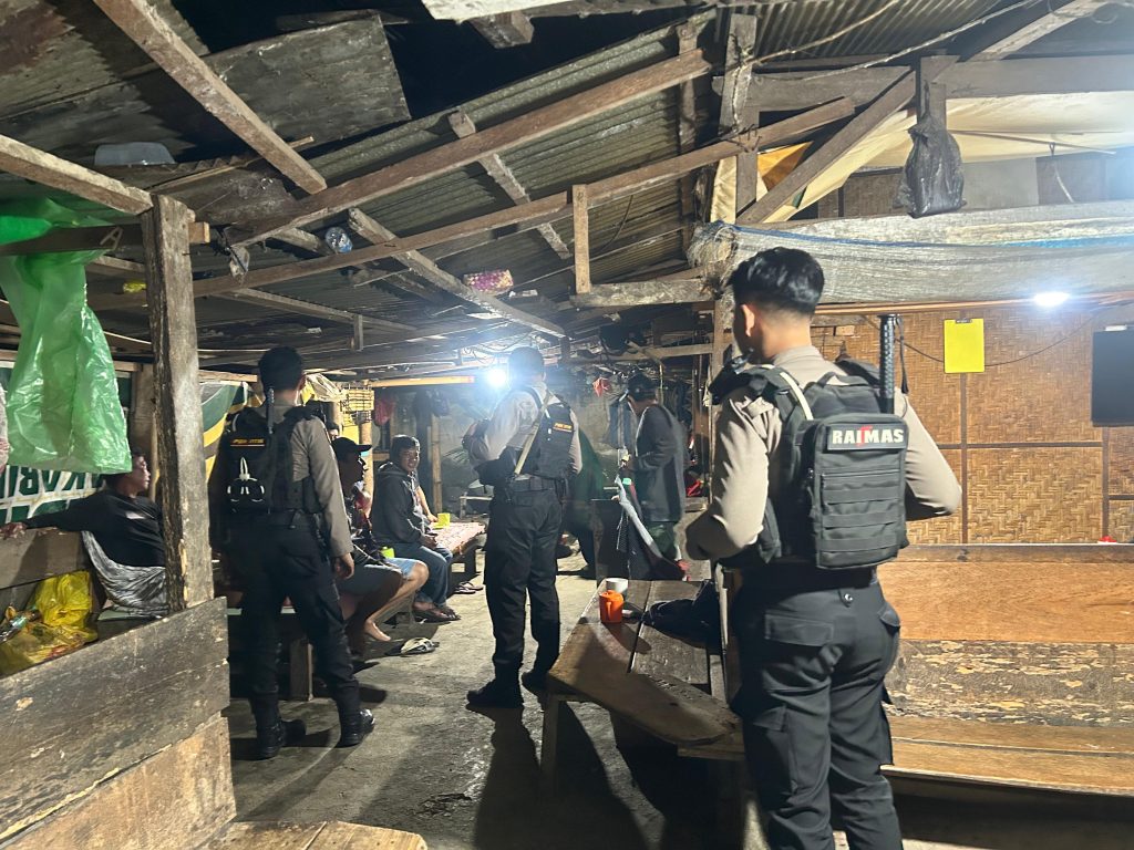 Cegah Gangguan Kamtibmas di Malam Hari, Personel Sat Samapta Polres Tator Patroli di Titik Rawan