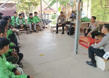 Kasat Lantas Polres Wajo Sosialisasi Tertib Lalu Lintas ke Komunitas Kurir