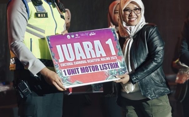 Juara 1 Fashion Karnaval di Event Beautiful Malino, Kapolres Gowa Terima Penghargaan 