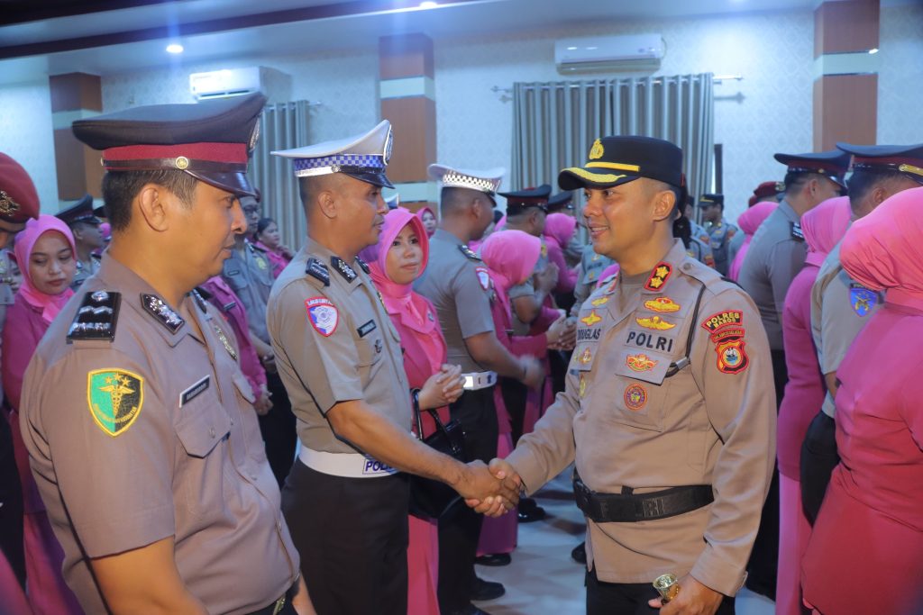 Kapolres Maros Pimpin Korps Raport Kenaikan Pangkat 60 Personel