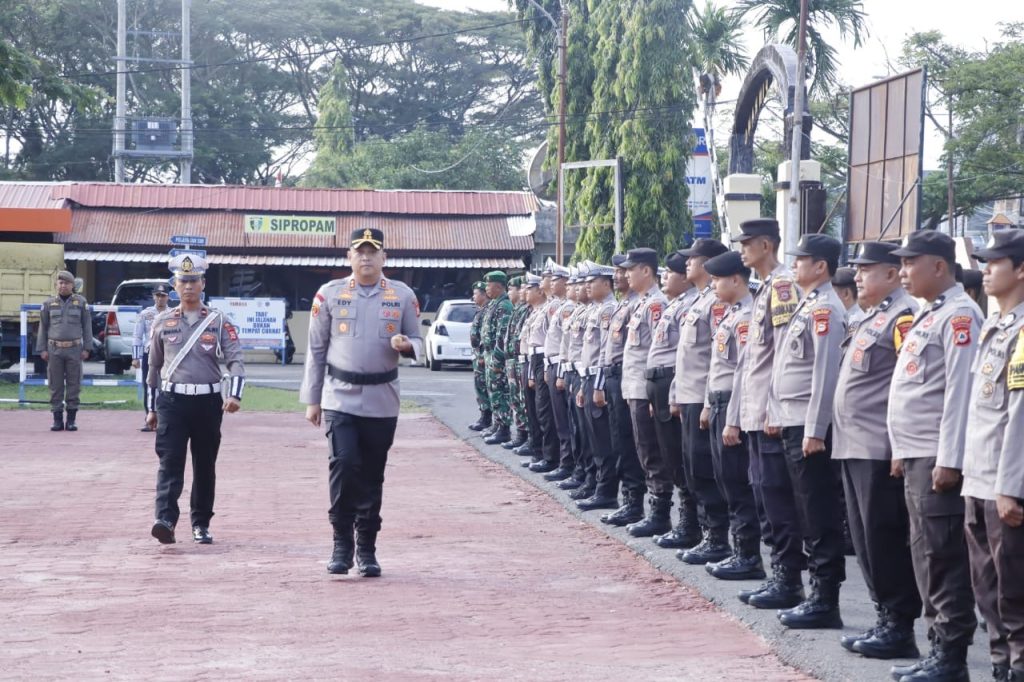 Kapolres Pinrang Pimpin Apel Gelar Pasukan Operasi Patuh Pallawa 2025