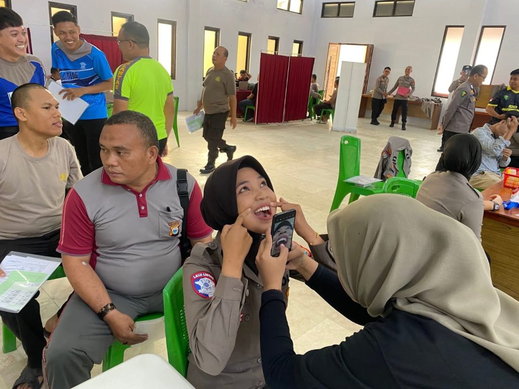 Biddokkes Polda Sulsel Periksa Kesehatan Personel Polres Kepulauan Selayar