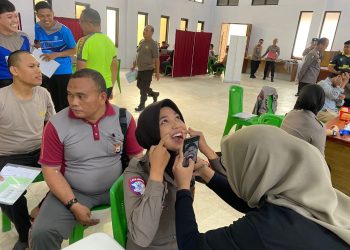 Biddokkes Polda Sulsel Periksa Kesehatan Personel Polres Kepulauan Selayar