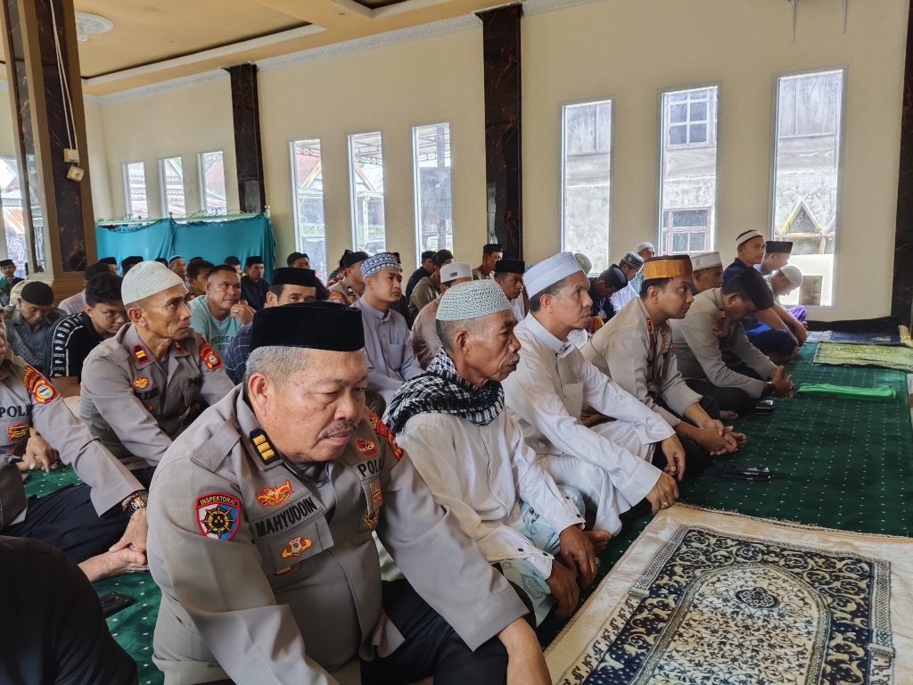 Kapolres Jeneponto Ikuti Dzikir dan Doa Bersama di Masjid Darussalam Sampeang