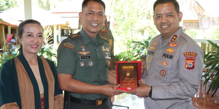 Kapolres Toraja Utara Hadiri Kenal Pamit Dandim 1414/Tator