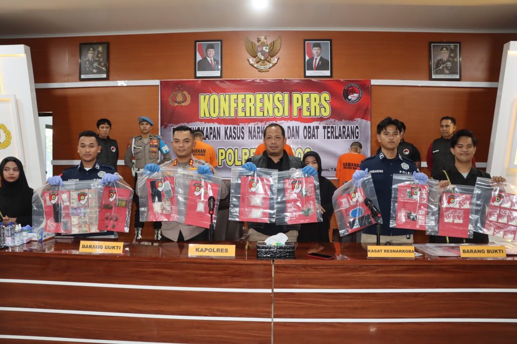 Kapolres Maros Rilis Pengungkapan Kasus Narkotika, 4 Pelaku dan 225 Gram Sabu Siap Edar Diamankan