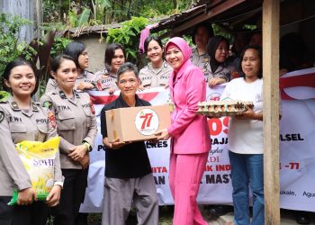 Dalam Rangka HUT ke-77 Polwan, Srikandi Polres Tana Toraja Gelar Bakti Sosial
